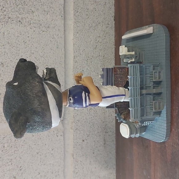 Willie the Wildcat bobblehead - Picture 4 of 6